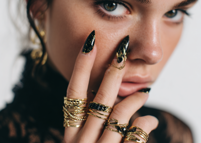 Discover trendy Thanksgiving Nail Designs 2025 with warm fall shades, gold accents, and cozy autumn nail art perfect for family dinners and Friendsgiving celebrations.